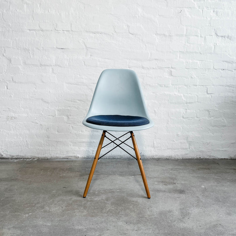 Eames Plastic Side Chair DSW -  eisgrau