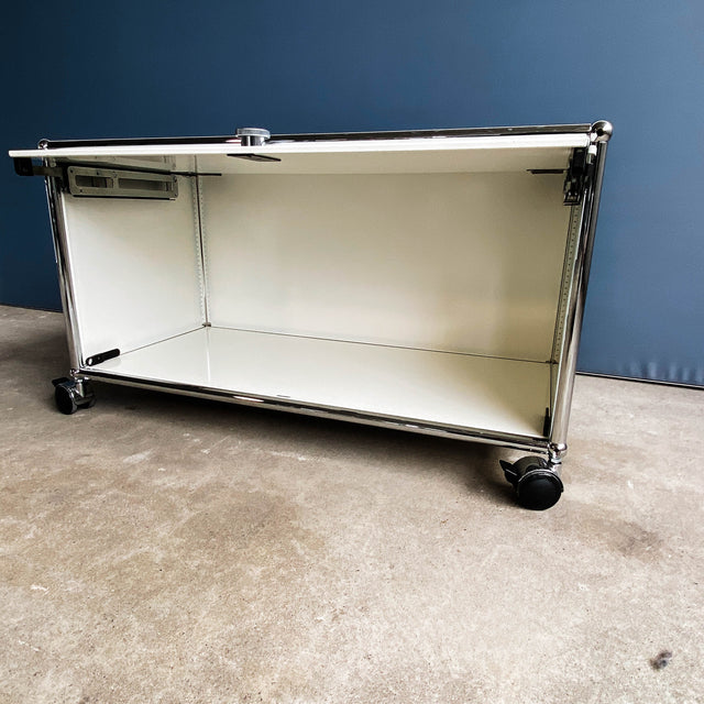 USM Haller - Lowboard - weiß