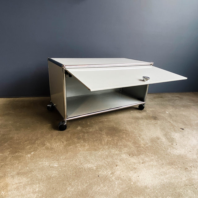 USM Haller Lowboard - lichtgrau - gebrauchte TOP Qualität