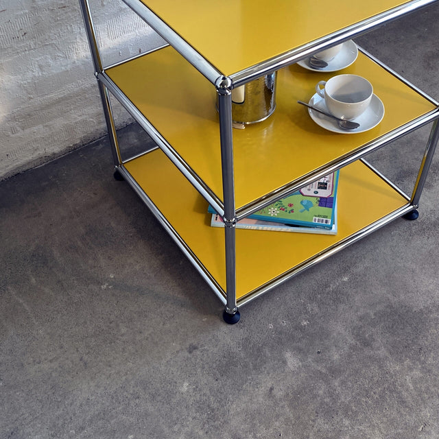 USM Haller Beistelltisch in gelb