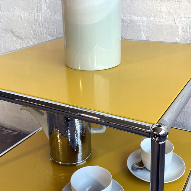 USM Haller Beistelltisch in gelb