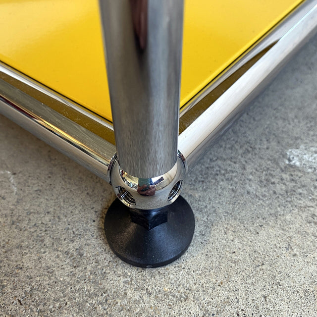 USM Haller Beistelltisch in gelb