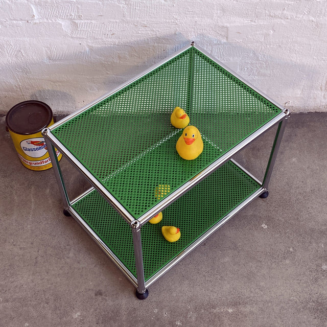 USM Haller Beistelltisch in grün perforiert