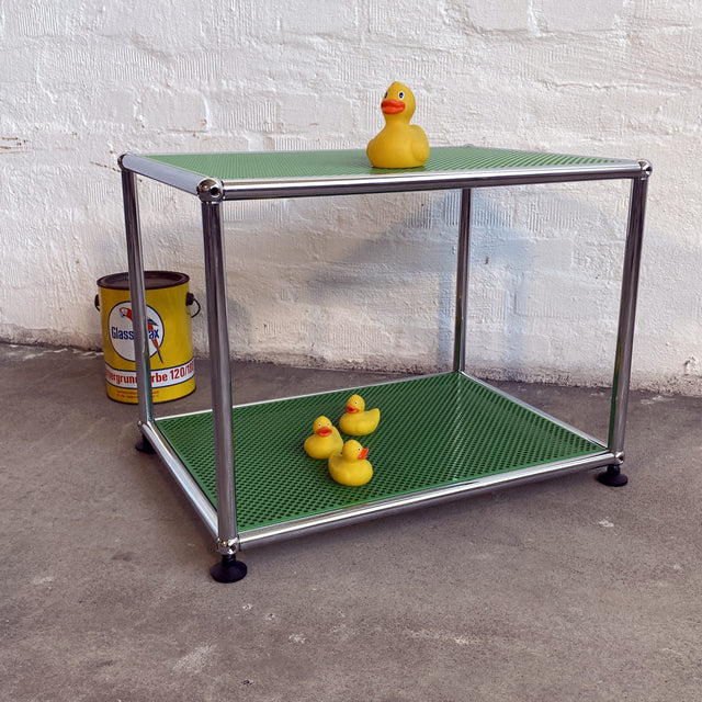 USM Haller Beistelltisch in grün perforiert