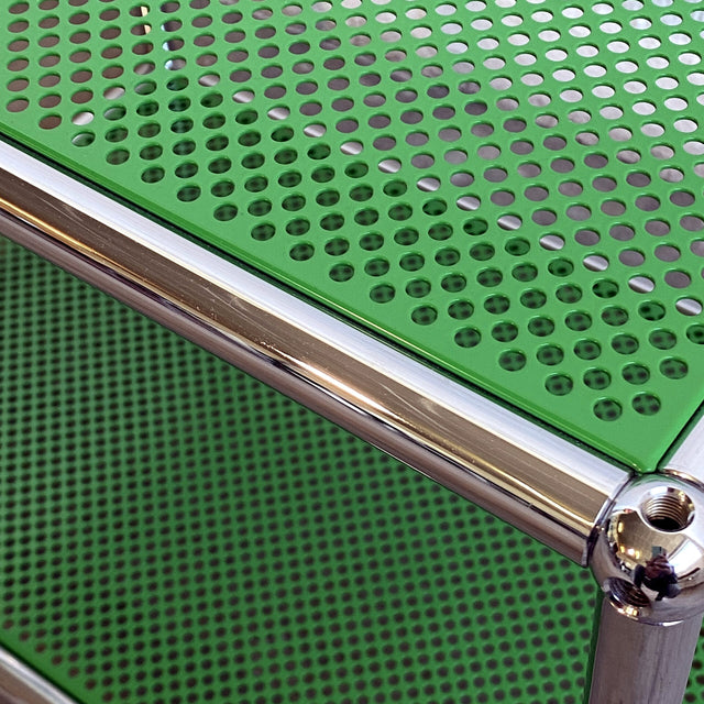 USM Haller Beistelltisch in grün perforiert