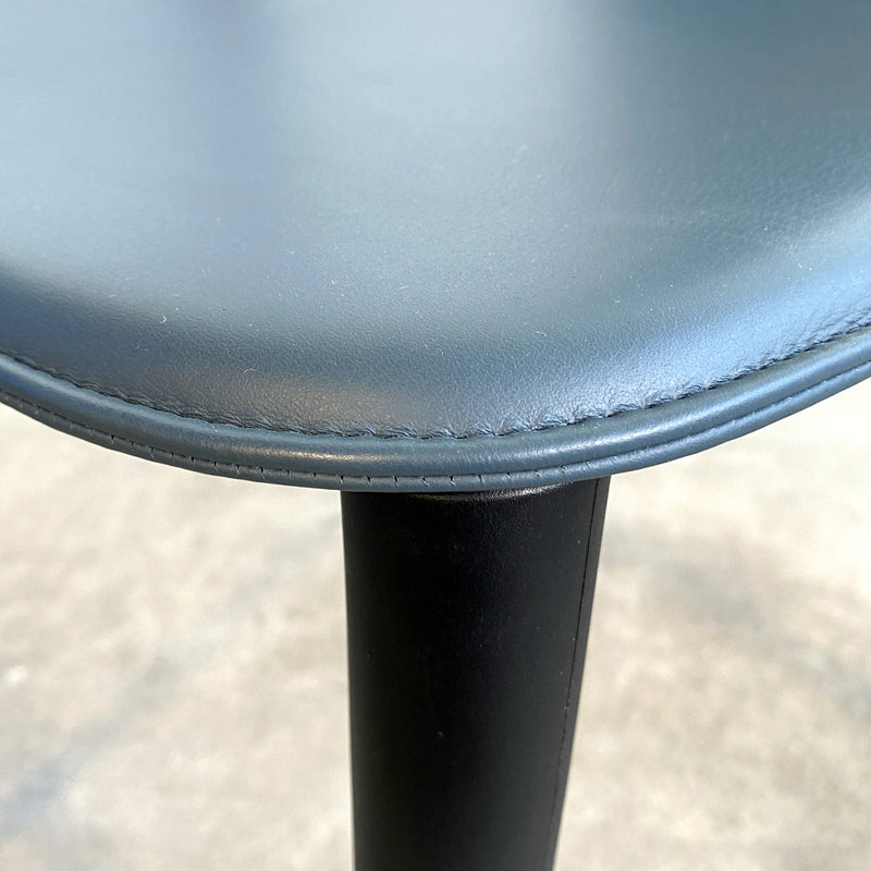 Vitra Belleville Chair Leder rauchblau/schwarz
