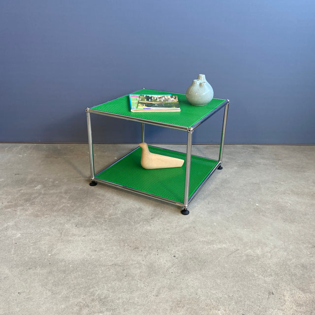 USM Haller Beistelltisch grün perforiert