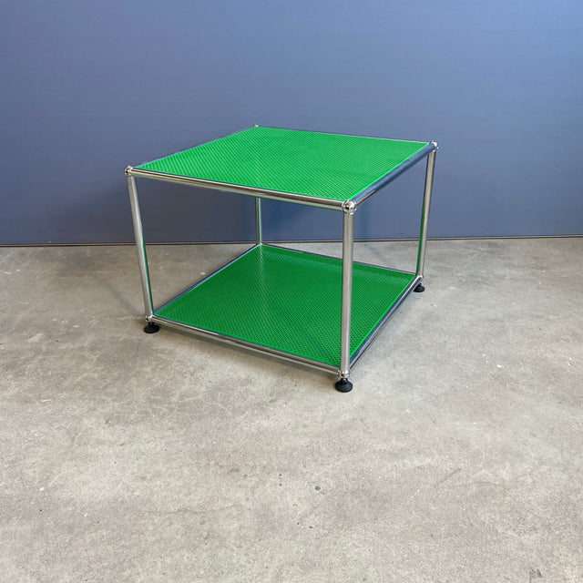 USM Haller Beistelltisch grün perforiert