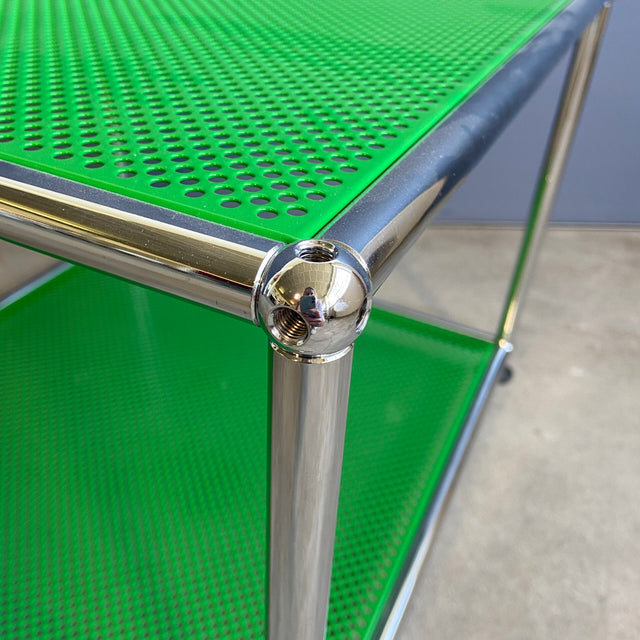 USM Haller Beistelltisch grün perforiert