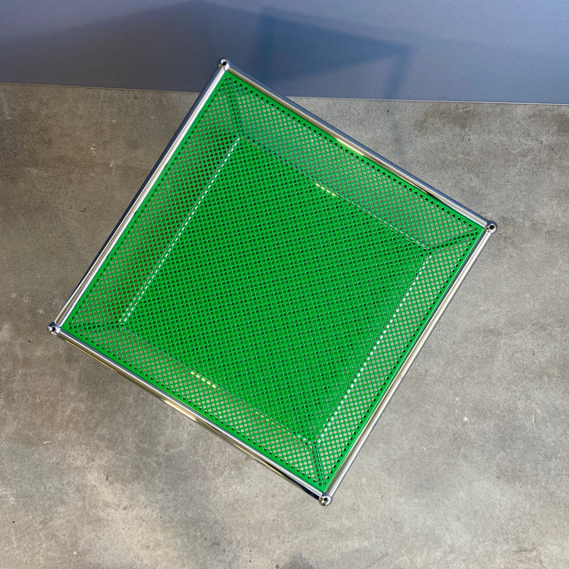 USM Haller Beistelltisch grün perforiert