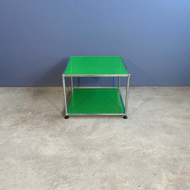USM Haller Beistelltisch grün perforiert