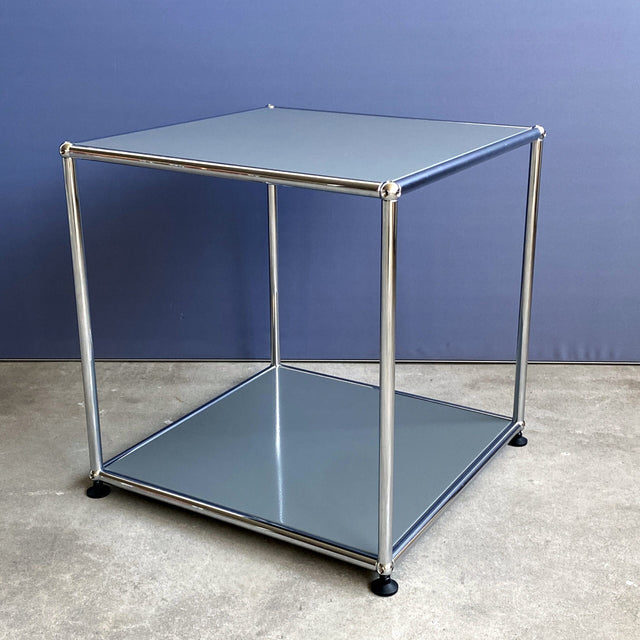 USM Haller Beistelltisch in mittelgrau