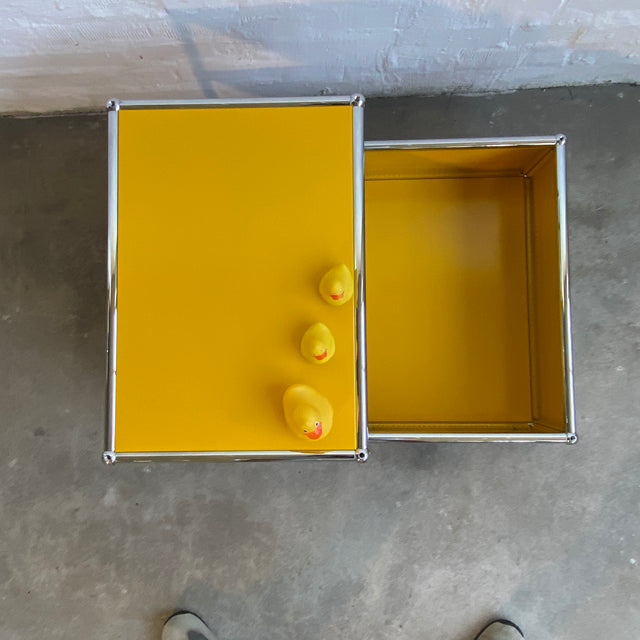 USM Haller - Couchtisch - goldgelb