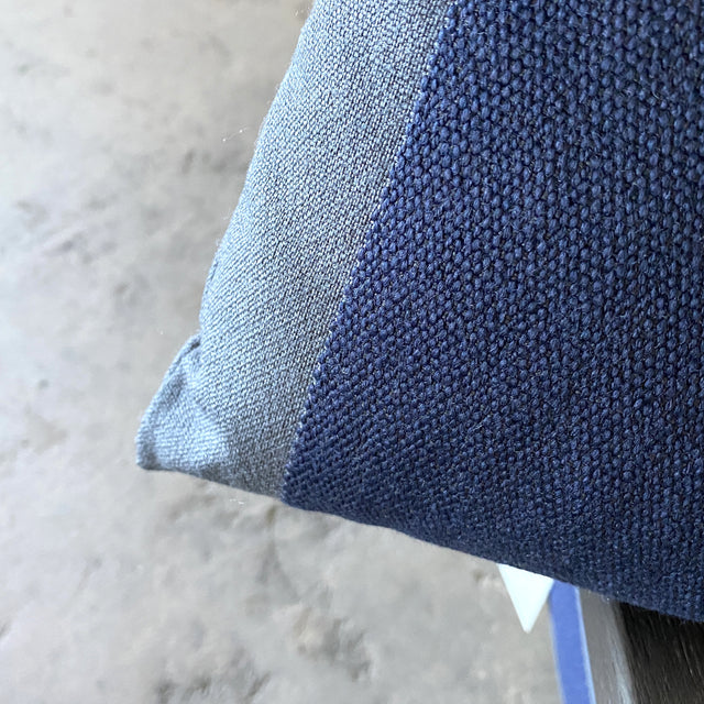 Vitra - Suita Kissen 60 x 40 cm - grau/blau gestreift