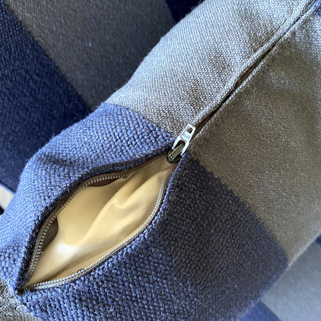 Vitra - Suita Kissen 60 x 40 cm - grau/blau gestreift