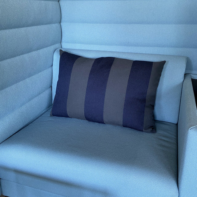 Vitra - Suita Kissen 60 x 40 cm - grau/blau gestreift