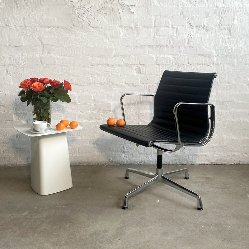 EA 108 Alu Chair - Besucherstuhl - Leder schwarz
