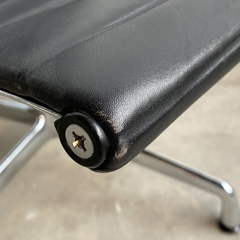 EA 116 Alu Chair - Sessel - Leder schwarz