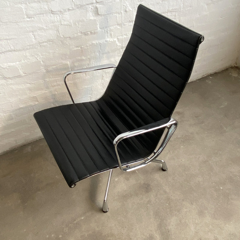 EA 116 Alu Chair - Sessel - Leder schwarz