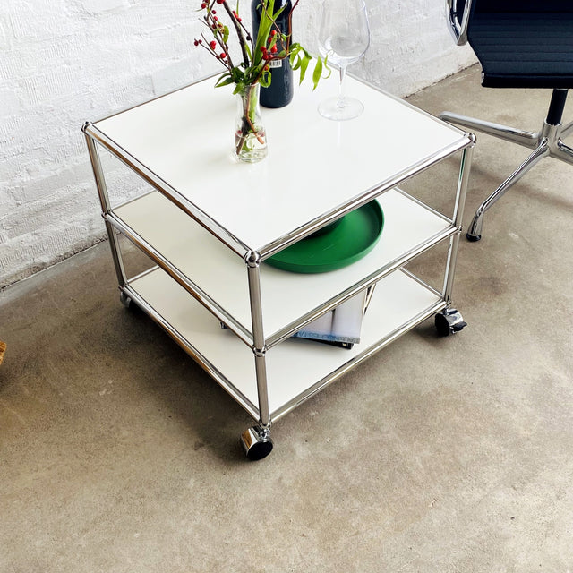 USM Haller Beistelltisch - weiß - 3 Tablare - gebrauchte TOP Qualität