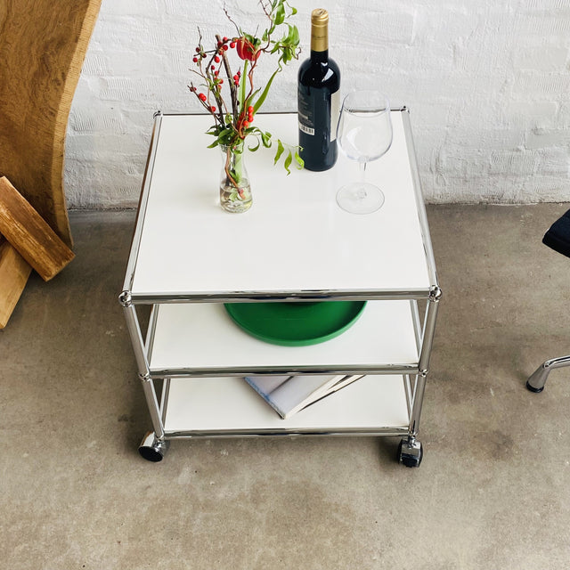 USM Haller Beistelltisch - weiß - 3 Tablare - gebrauchte TOP Qualität