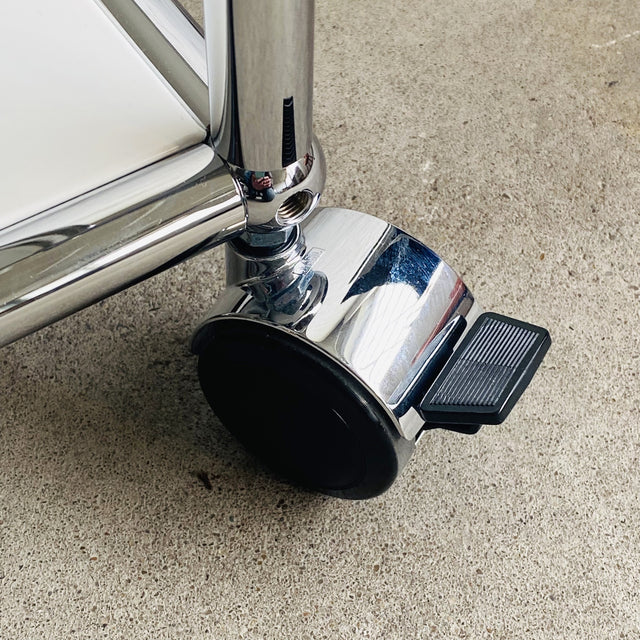 USM Haller Beistelltisch - weiß - 3 Tablare - gebrauchte TOP Qualität