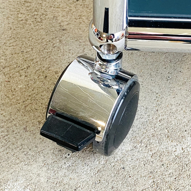 USM Haller - Beistelltisch - Anthrazitgrau - Auf Rollen - Drei Ebenen