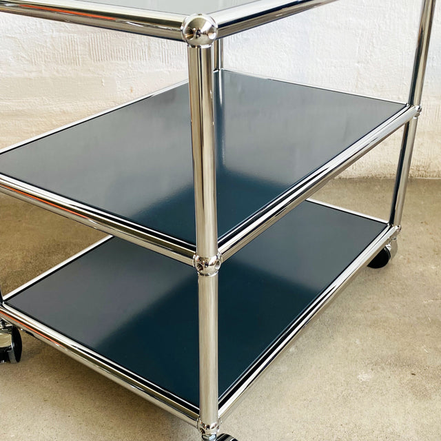 USM Haller - Beistelltisch - Anthrazitgrau - Auf Rollen - Drei Ebenen