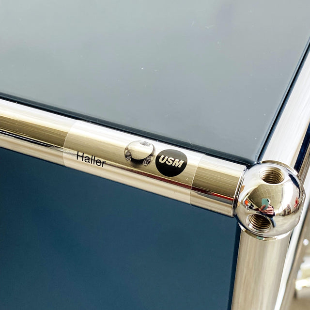 USM Haller - Beistelltisch - Anthrazitgrau - Auf Rollen - Drei Ebenen