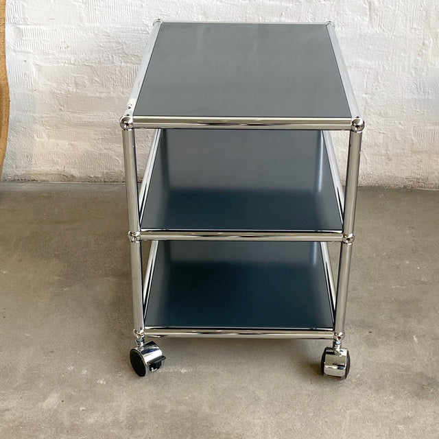 USM Haller - Beistelltisch - Anthrazitgrau - Auf Rollen - Drei Ebenen