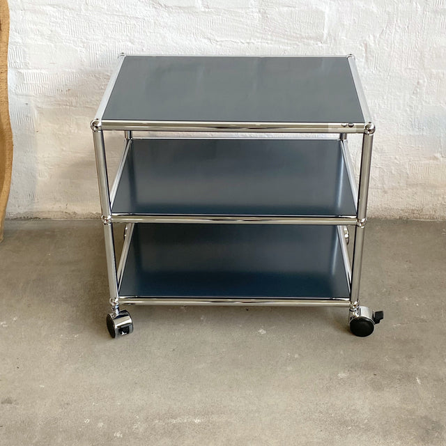 USM Haller - Beistelltisch - Anthrazitgrau - Auf Rollen - Drei Ebenen