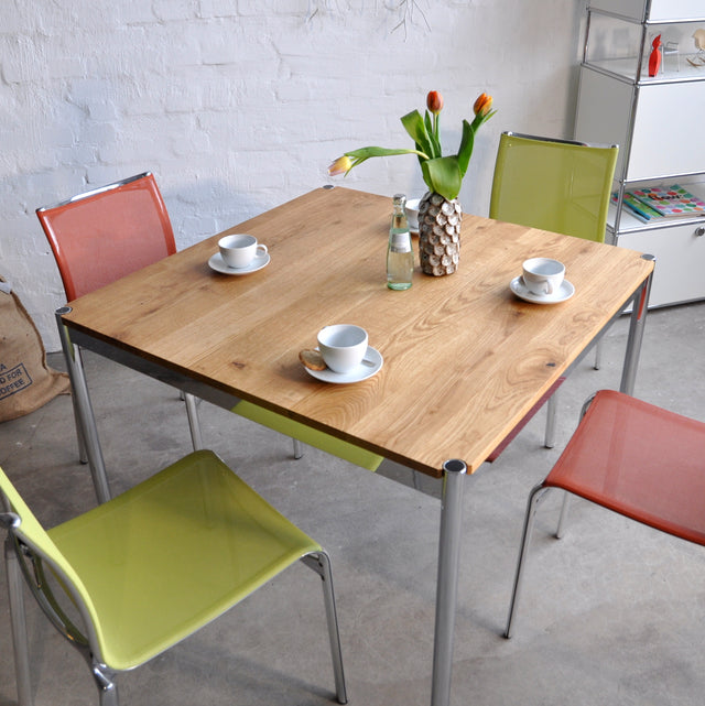 USM Haller - Tisch Eiche massiv - 100 x 100 cm