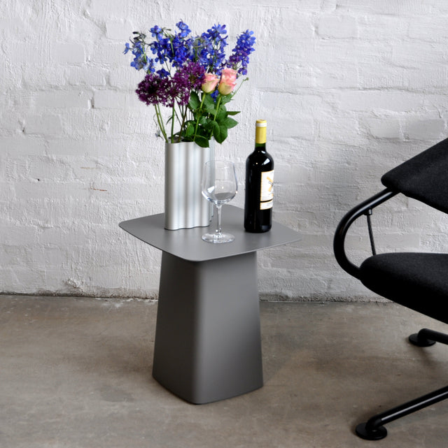 Vitra - Metal Side Table Outdoor Beistelltisch mittel - dimgrey