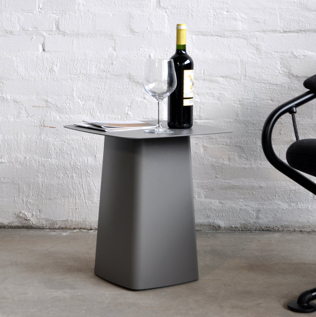 Vitra - Metal Side Table Outdoor Beistelltisch mittel - dimgrey