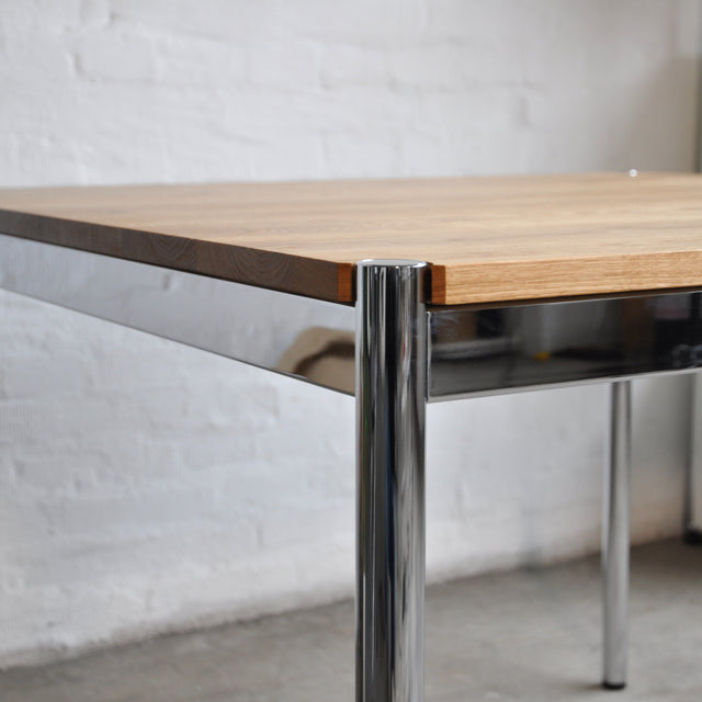 USM Haller - Tisch Eiche massiv - 100 x 100 cm