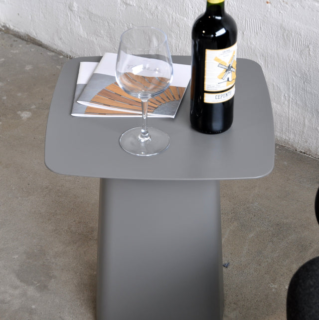 Vitra - Metal Side Table Outdoor Beistelltisch mittel - dimgrey