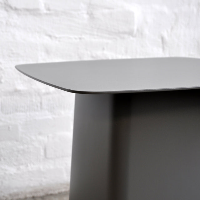 Vitra - Metal Side Table Outdoor Beistelltisch mittel - dimgrey