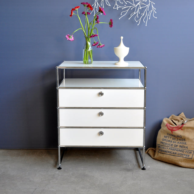 USM Haller Sideboard weiß mit drei Schubladen