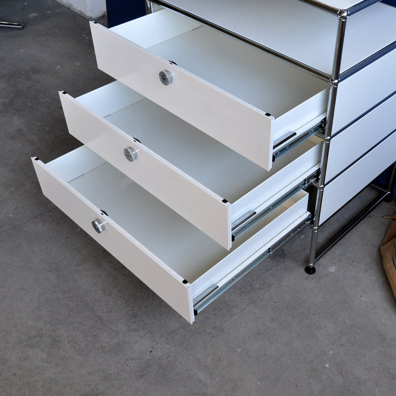 USM Haller Sideboard weiß mit drei offenen Schubladen