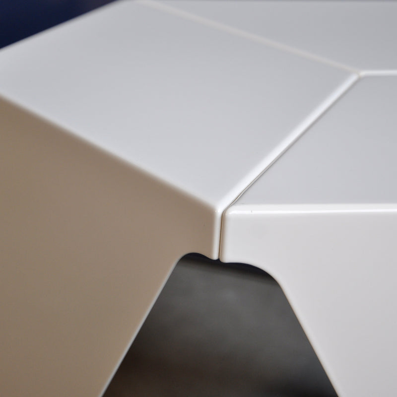 Prismatic Table - Beistelltisch - weiß