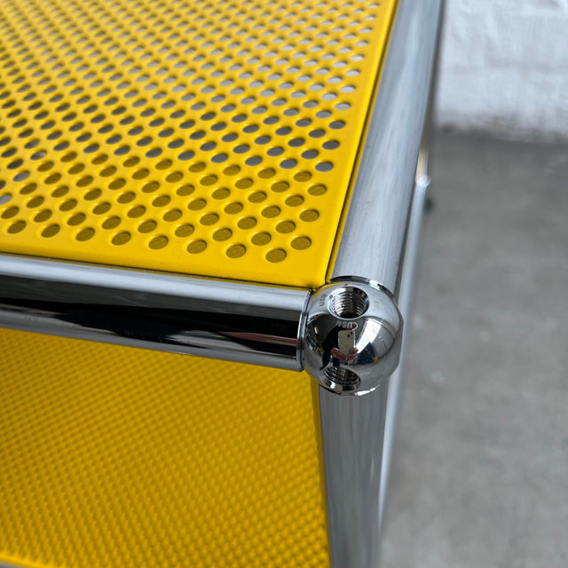 USM Haller - Beistelltisch - Goldgelb perforiert - 50 x 50 cm - TOP Zustand!