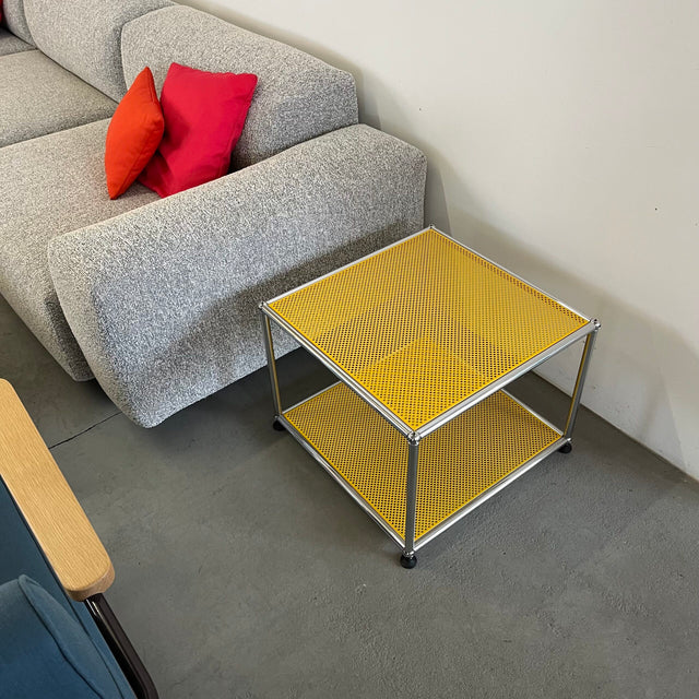 USM Haller - Beistelltisch - Goldgelb perforiert - 50 x 50 cm - TOP Zustand!