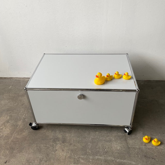 USM Haller Lowboard lichtgrau