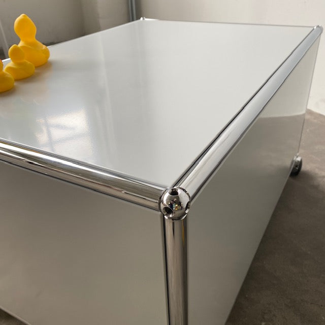 USM Haller Lowboard lichtgrau