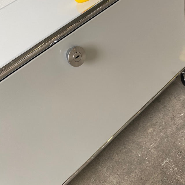 USM Haller Lowboard lichtgrau