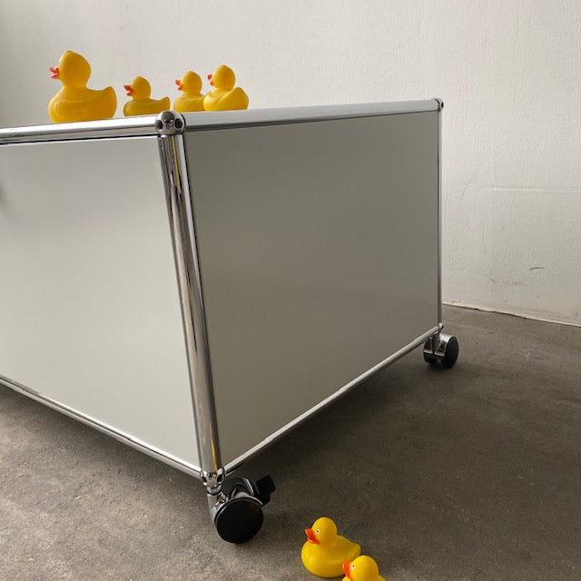 USM Haller Lowboard lichtgrau