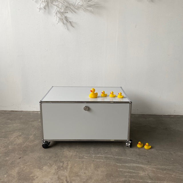 USM Haller Lowboard lichtgrau