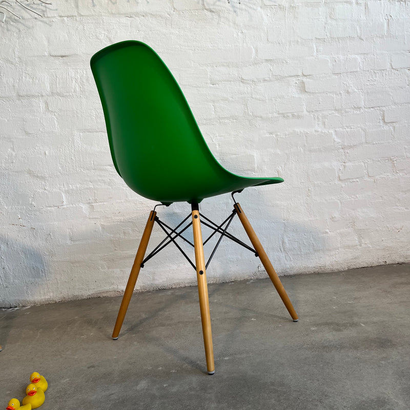 Eames Plastic Side Chair DSW - verschiedene Farben