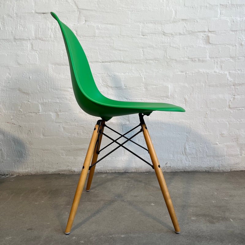 Eames Plastic Side Chair DSW - verschiedene Farben