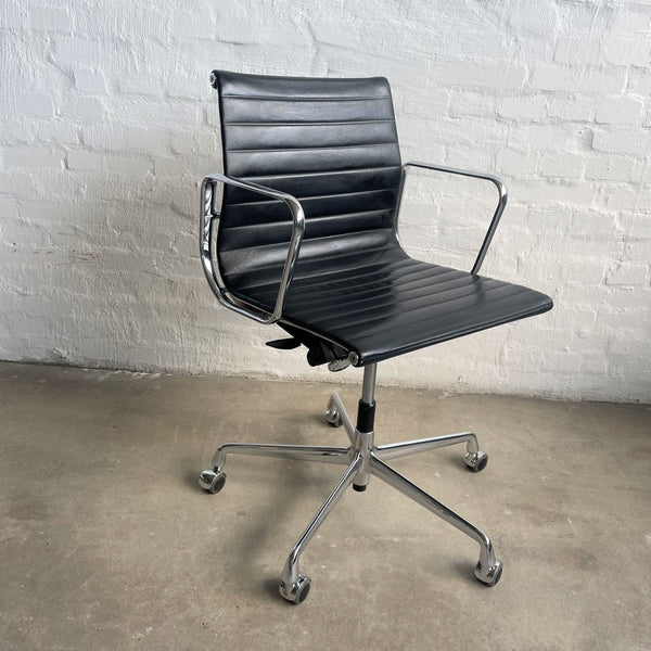 EA 117 Alu Chair - Leder schwarz